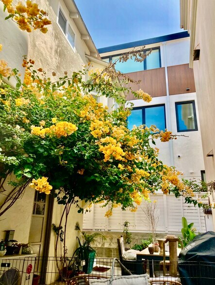 Building Photo - 127 31st St