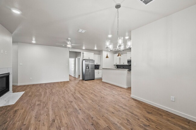 Building Photo - 10918 Albany Ave