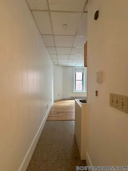 Building Photo - 272 Newbury St