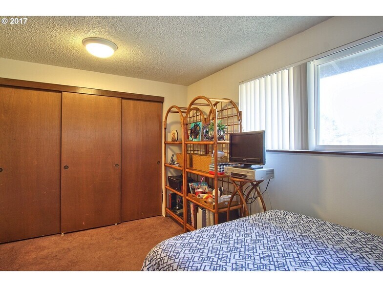 Building Photo - 3875 NW Chemult Pl