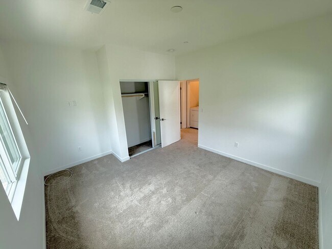 Building Photo - 2201-2217 Bonita Ct