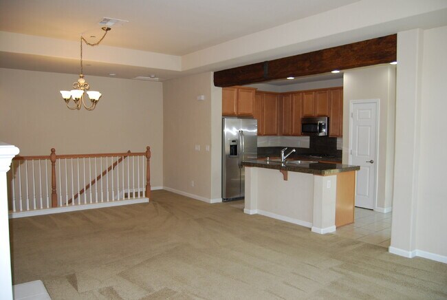 Building Photo - 2 Bedroom, 2 Bathroom Townhome in Damonte Ranch