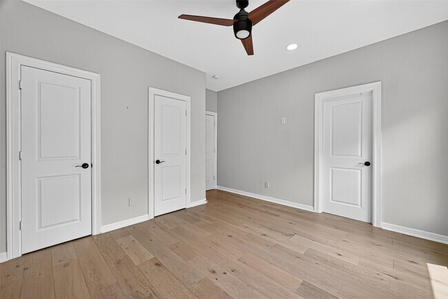 Building Photo - 2731 Stuart Manor