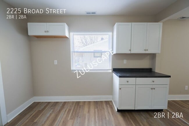 Building Photo - 2225 Broad St