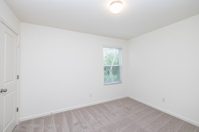 Building Photo - 3 Bedroom Townhome Main Street Pineville - MOVE IN SPECIAL