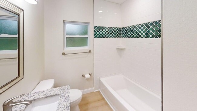 Building Photo - Charming 2 bedroom 1 bath - move in ready