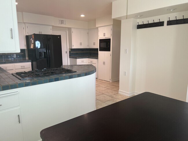 Building Photo - 14004 Mar Vista St