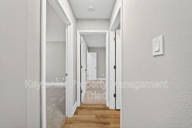 Building Photo - 1153 Hawick Dr