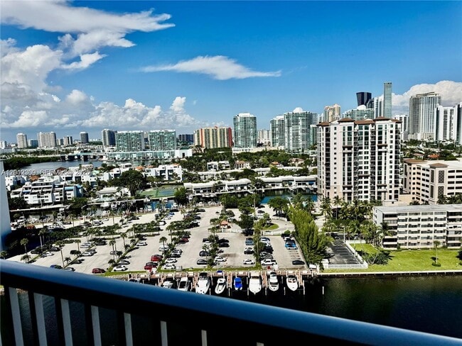 Building Photo - 300 Bayview Dr