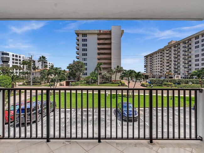 Building Photo - 1150 Hillsboro Mile