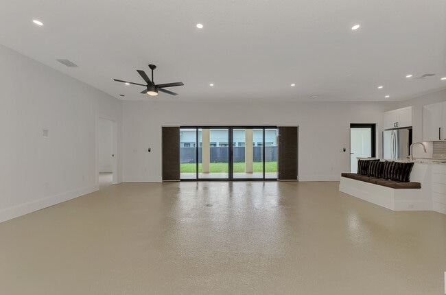 Building Photo - 2144 Webber St