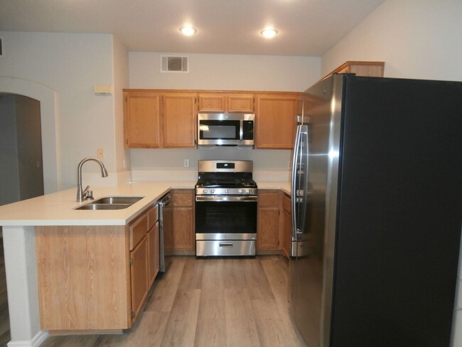 Building Photo - Charming Condo in Henderson!