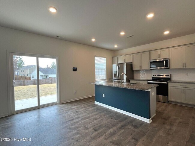 Building Photo - 275 Roberts Pl