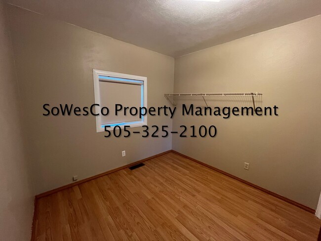 Building Photo - Large 3 Bedroom Home on East Side of Town