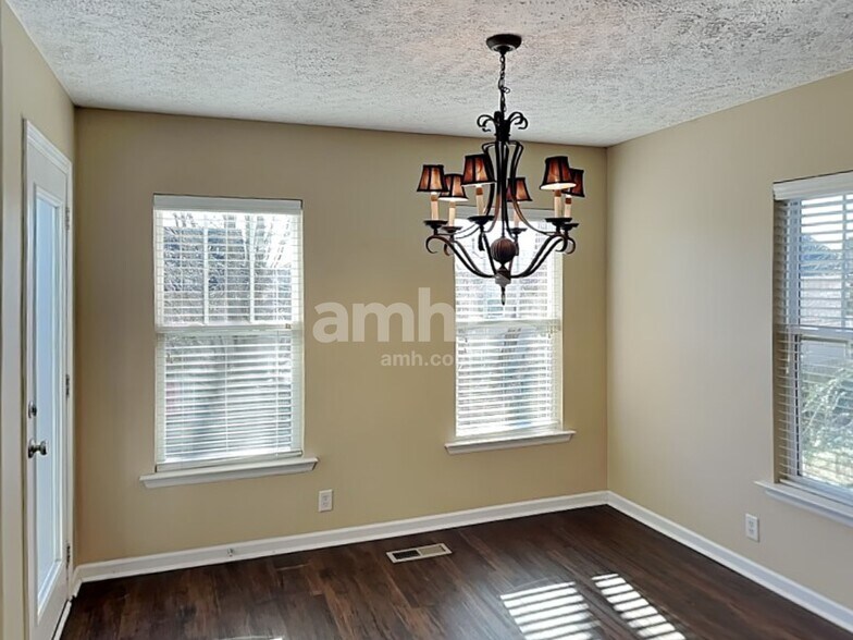 Building Photo - 1642 Zurich Dr