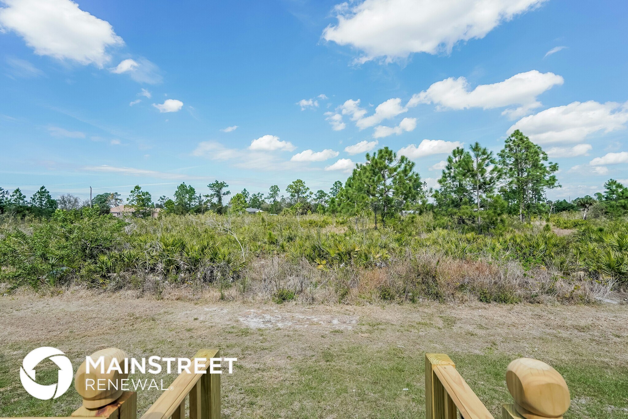 Building Photo - 603 E 8th St