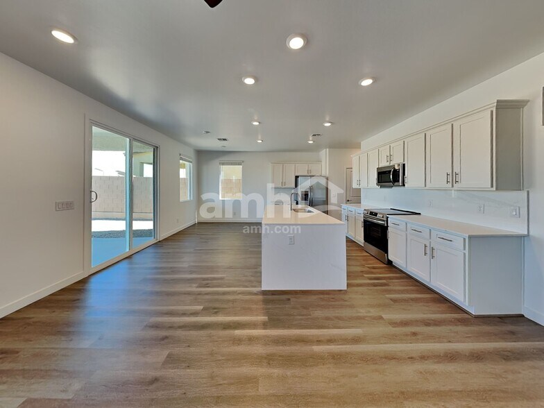 Building Photo - 6192 W Calle Lingo