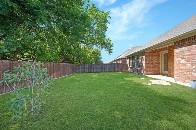Building Photo - 2920 Colorado Dr