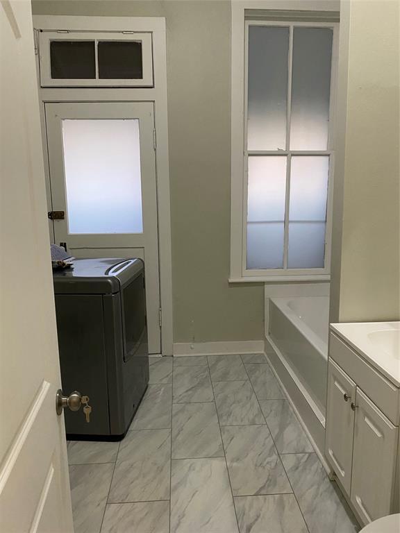 Building Photo - 1006 Main St