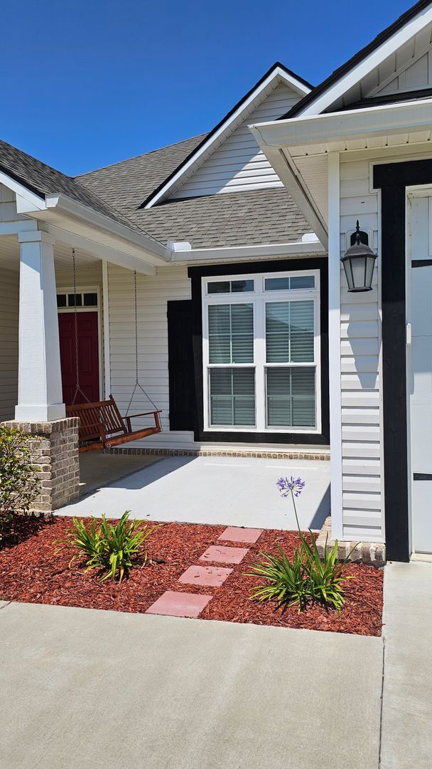 Building Photo - Knights Landing four bedroom home