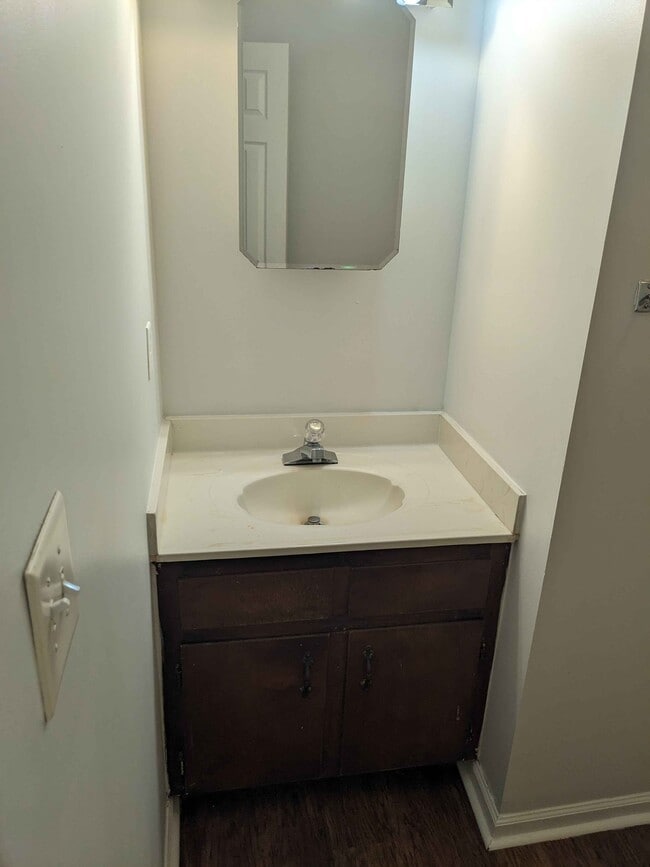 Building Photo - 201/203 East Paces Dr