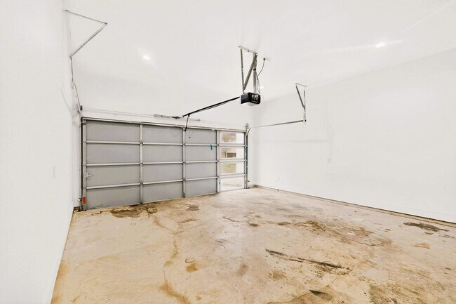 Building Photo - Modern 3 Bed, 3 Bath Home Near Downtown Dallas