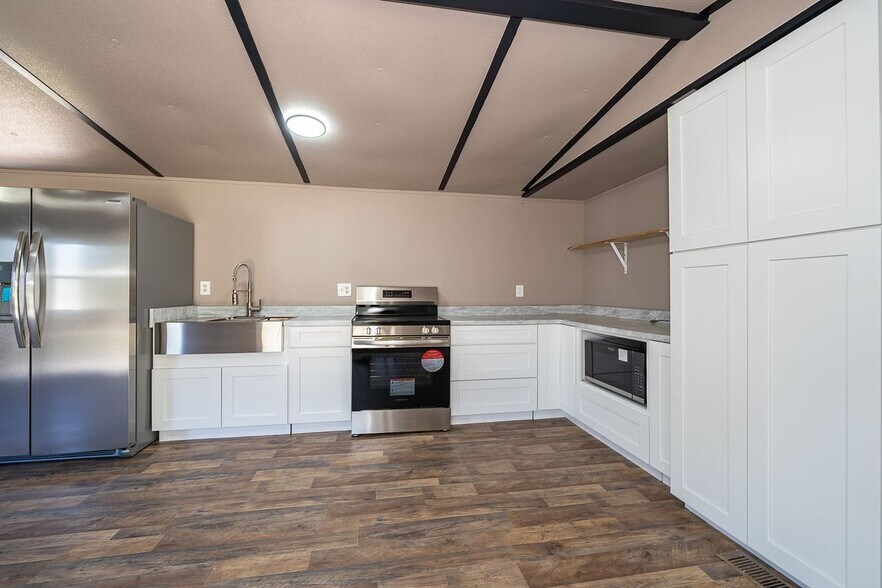 Building Photo - 101 Caroline Ave