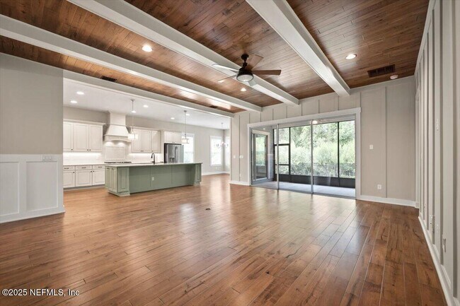 Building Photo - 305 Seahill Dr