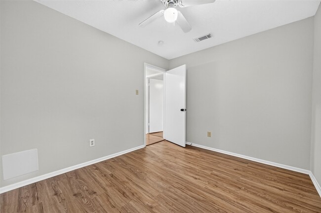 Building Photo - 10419 Appleridge Dr