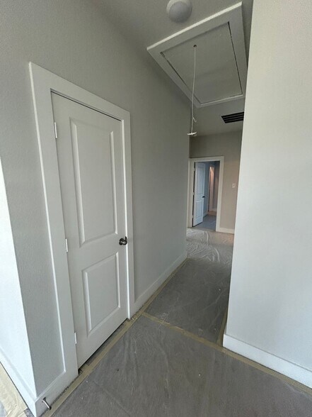 Building Photo - 7100 Dragonfly Ln