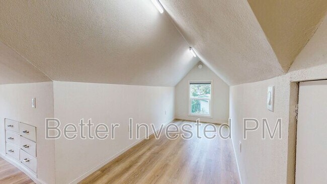 Building Photo - 210 Brown St