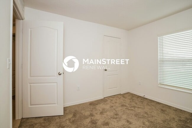 Building Photo - 4 Bedroom Pet-Friendly Home in Dundee, FL with Main Street Renewal