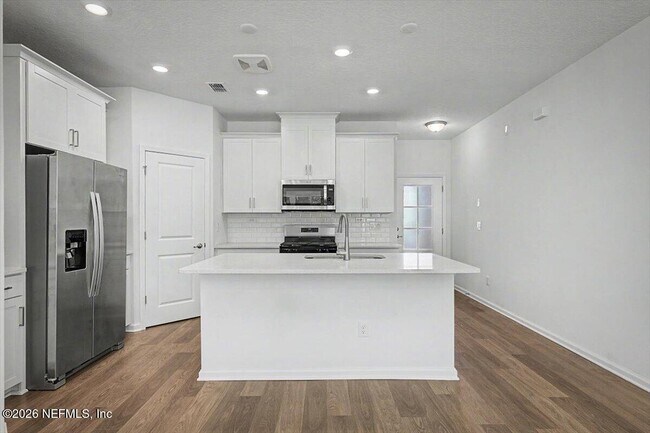 Building Photo - 61 Mellowood Ln