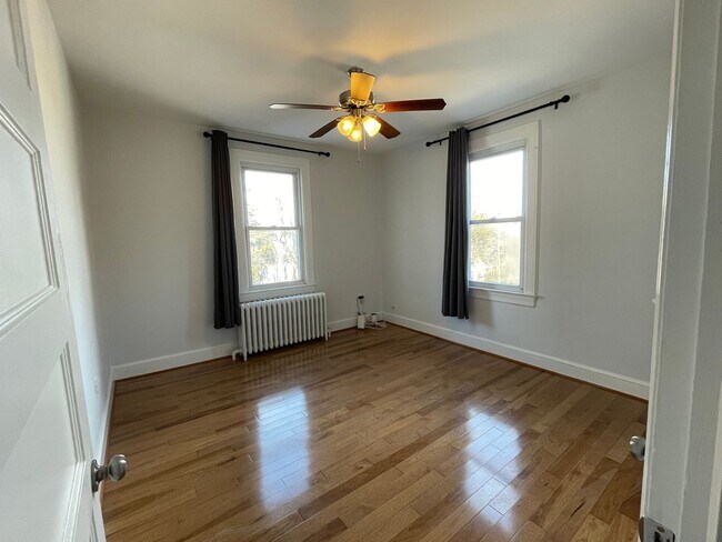 Building Photo - Charming 4BR, 2.5BA Bungalow in the Heart of Mount Rainier!