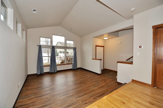 Building Photo - Coeur d'Alene Place Community 3 bed 2.5 ba...