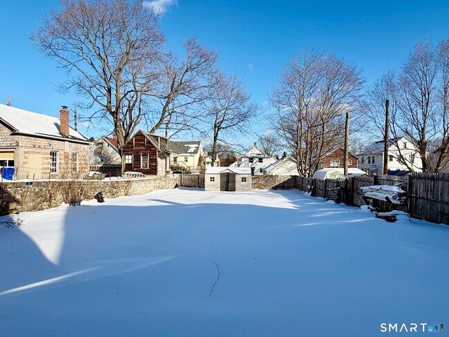Building Photo - 163 Beechwood Ave
