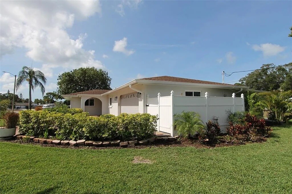 Building Photo - 5522 Yorkshire Way