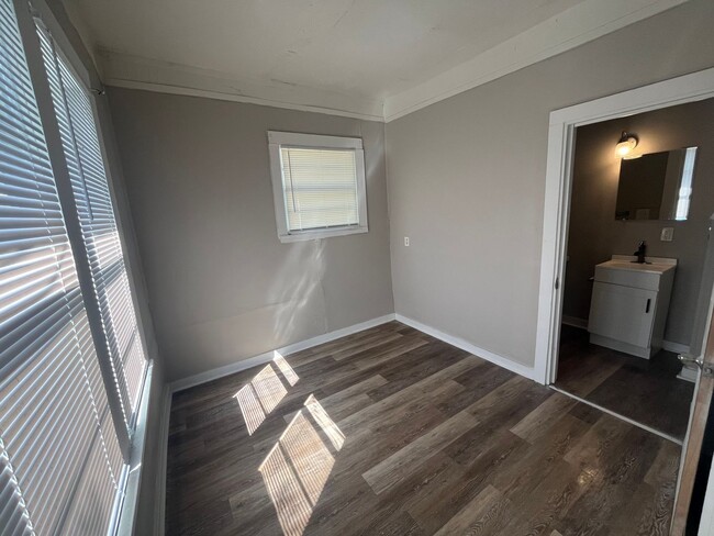 Building Photo - 1812 S Martin St