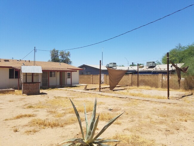 Building Photo - Charming 3 Bed, 2 Bath