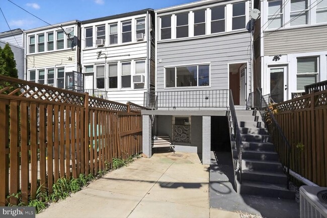 Building Photo - 1607 D St NE