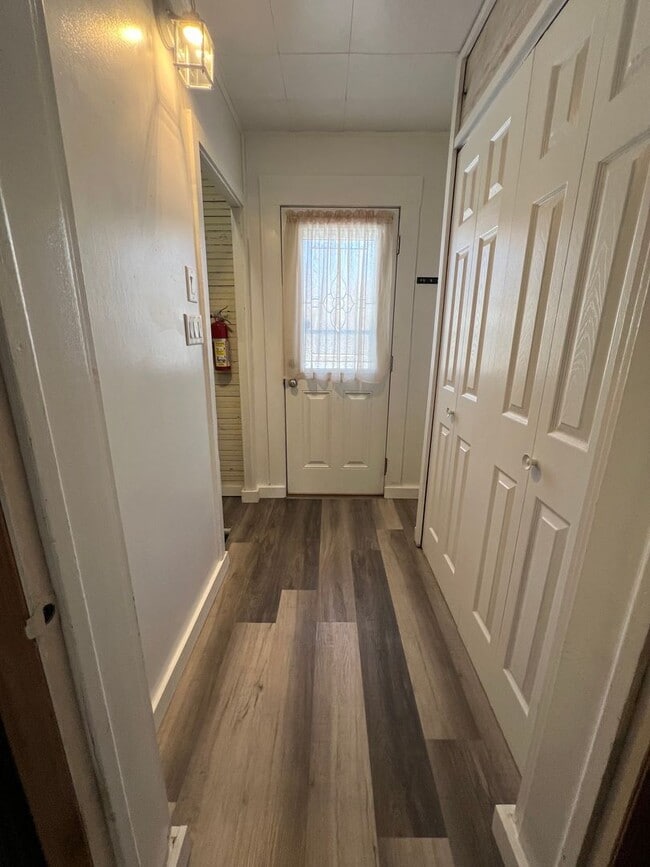 Building Photo - 3711 W 4th St