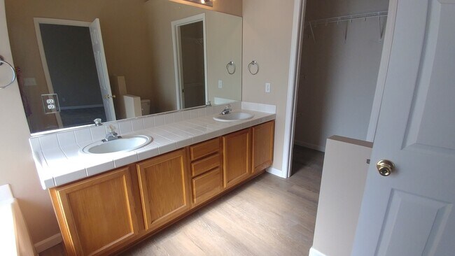 Building Photo - Stylish 3-Bedroom in Prime West Richland L...