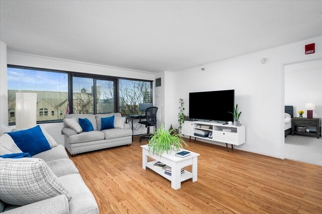 Building Photo - 127 Greyrock Pl