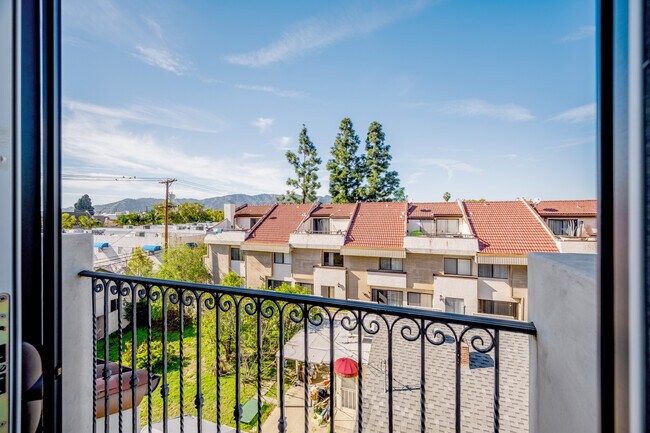 Building Photo - 342 Myrtle St