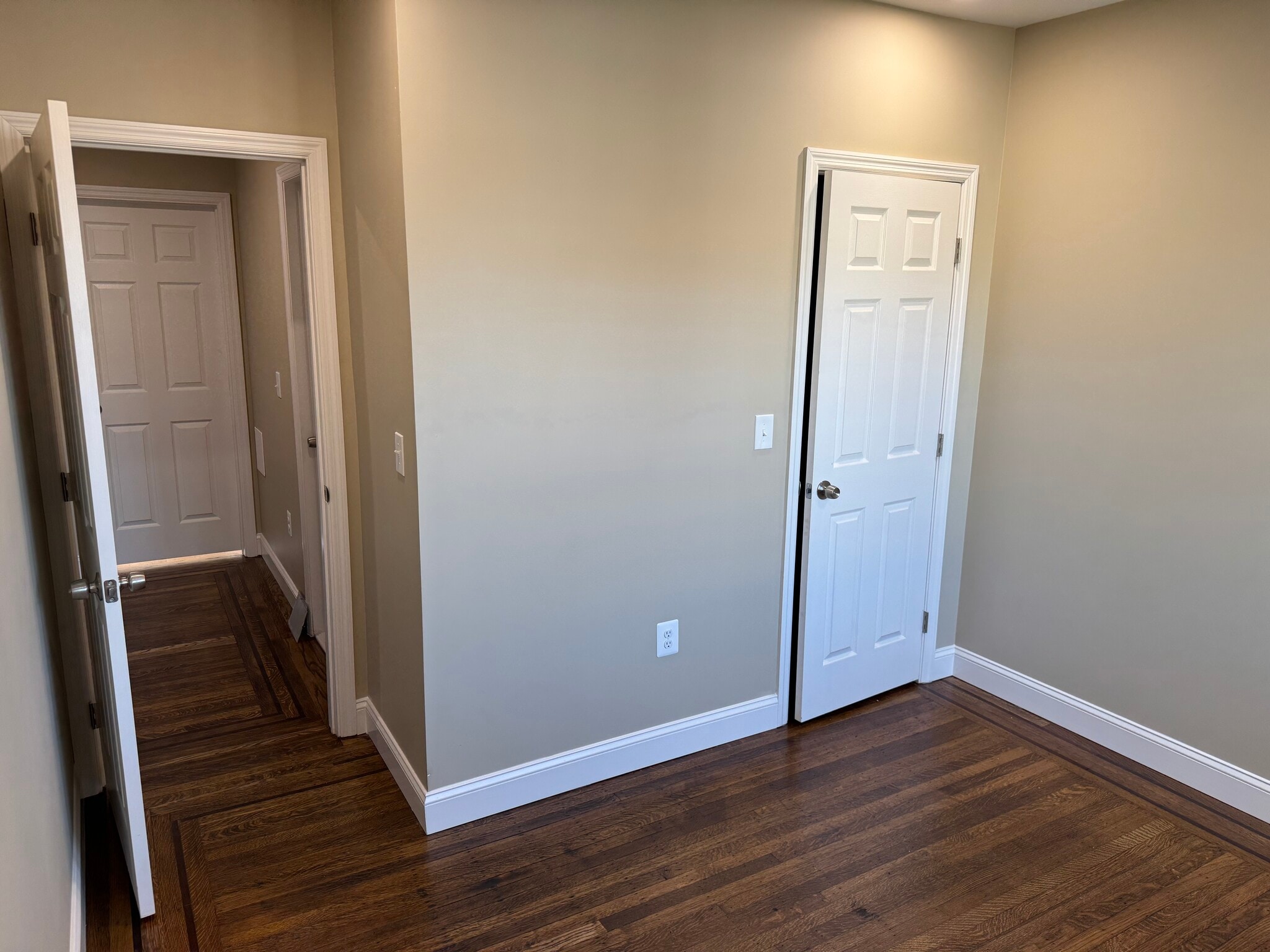 Building Photo - 604 N Augusta Ave