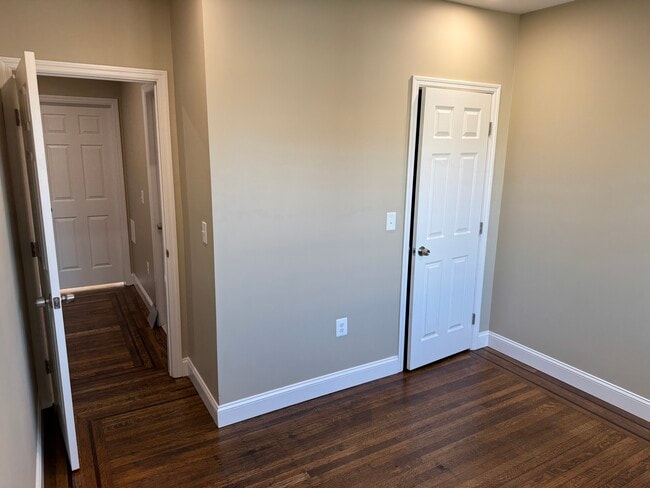 Building Photo - 604 N Augusta Ave