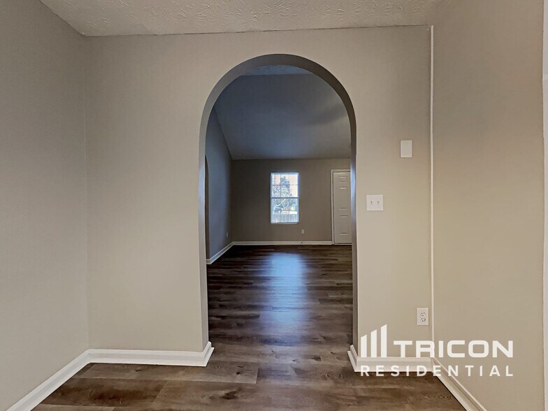 Building Photo - 702 Heritage Ridge Dr