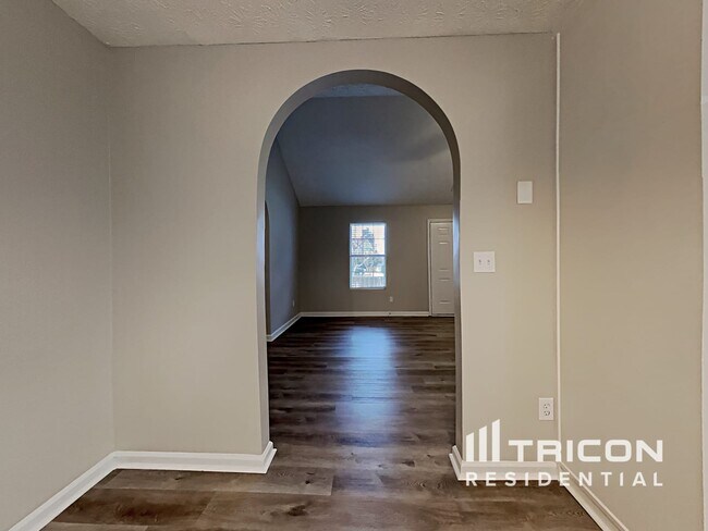 Building Photo - 702 Heritage Ridge Dr