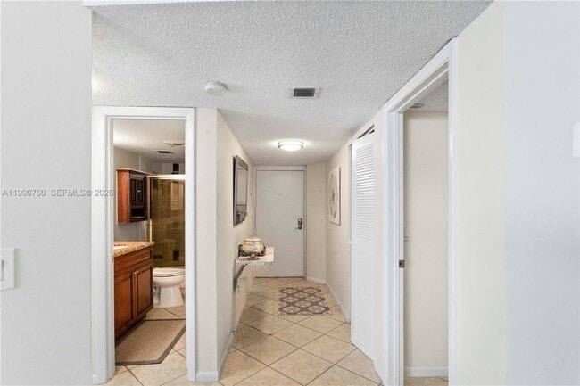 Building Photo - 1101 River Reach Dr