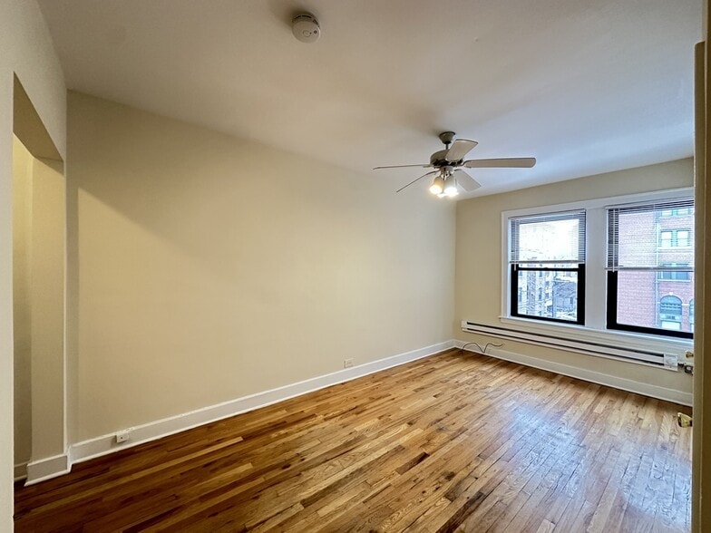 Building Photo - 513 W Wellington Ave